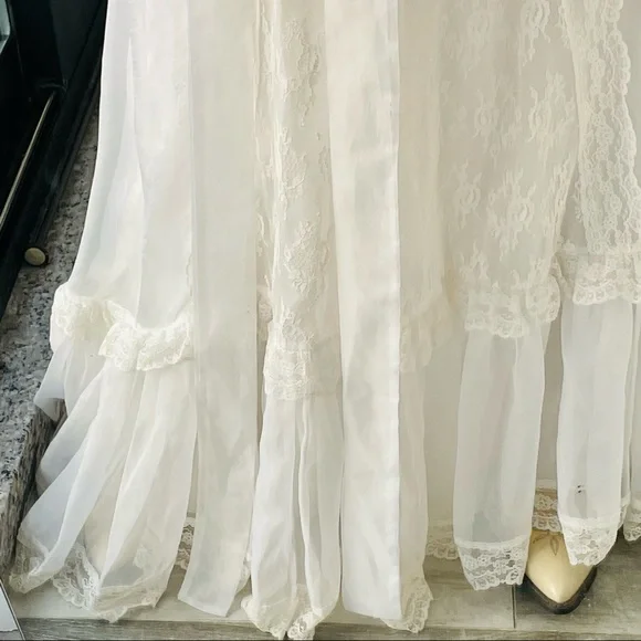 Vintage Organza Ruffle Lace Layered Ivory White Bishop Long Sleeve Wedding Dress - Picture 15 of 17